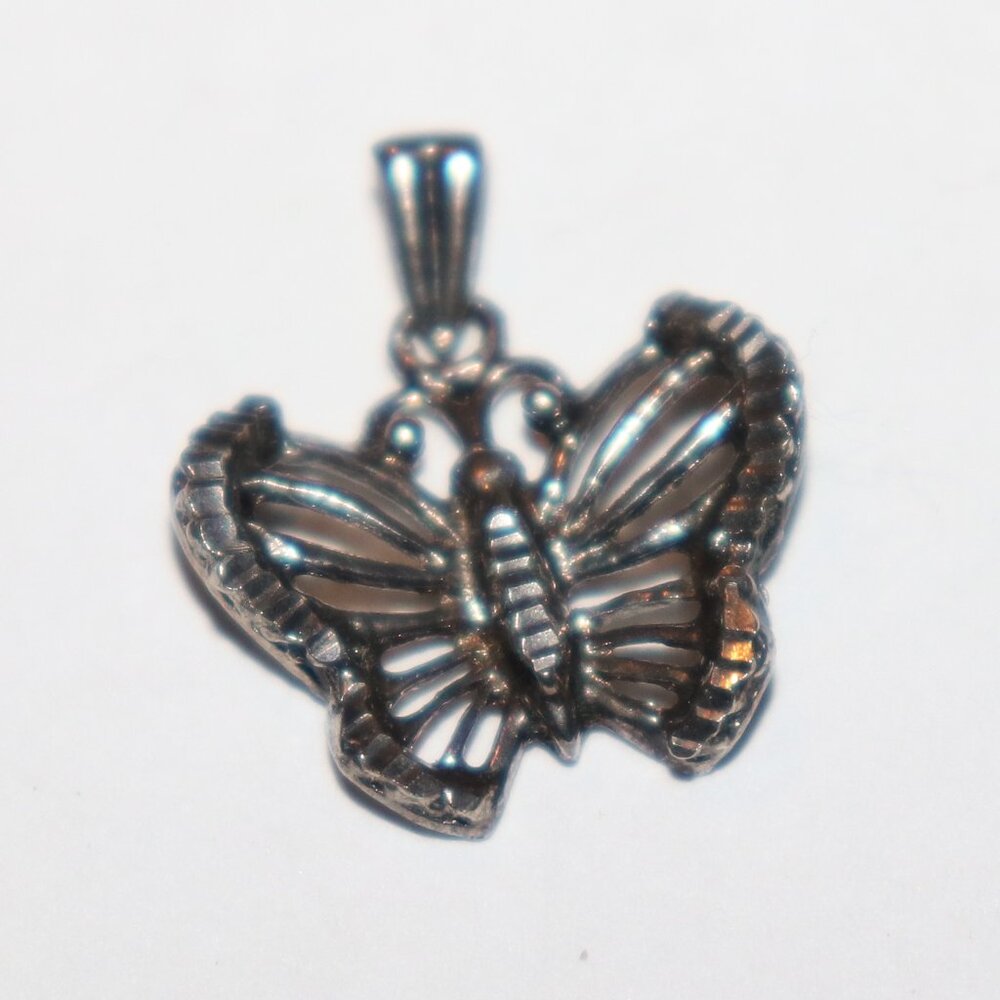 Beautiful sterling silver butterfly pendant .75" .925
